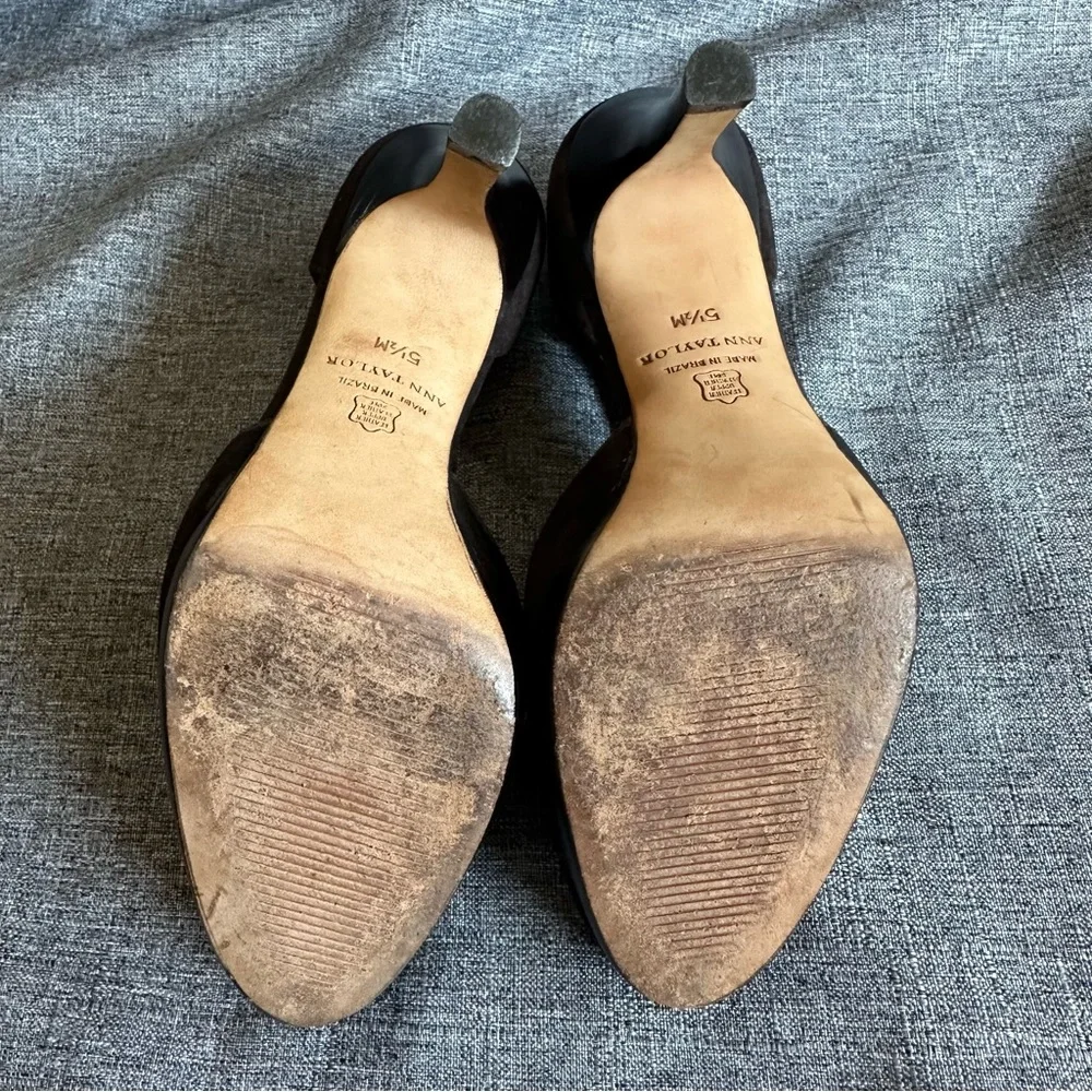 *Final Sale Price*  Ann Taylor brown suede heels platform pump - Picture 15 of 15